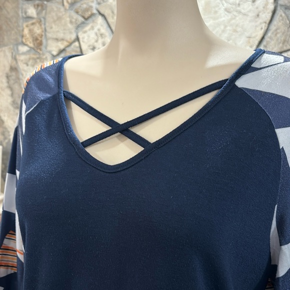 Top - Picture 2 of 5